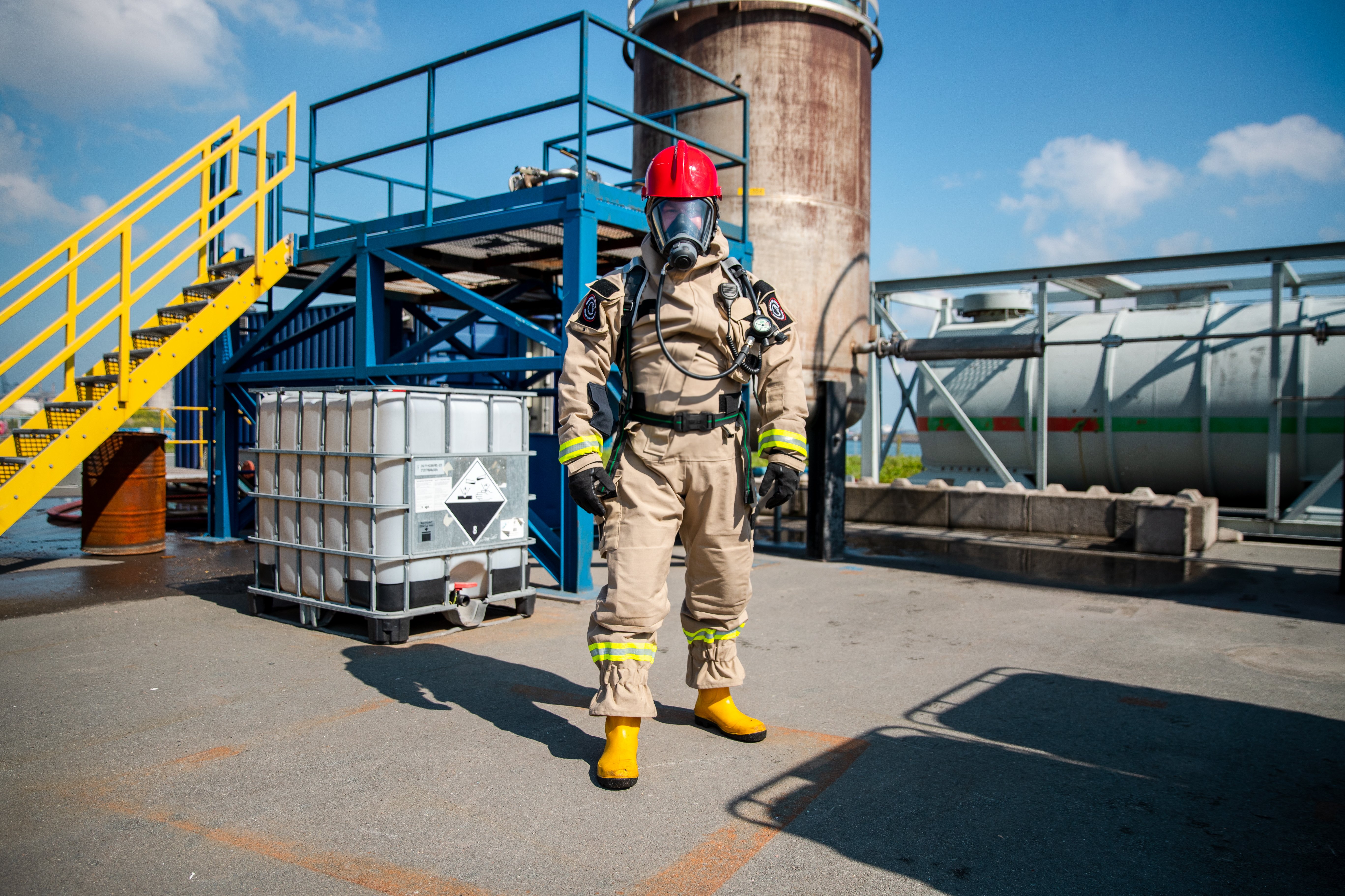 Tychem BR Level B Suit for External Air – Spill 911 Inc.