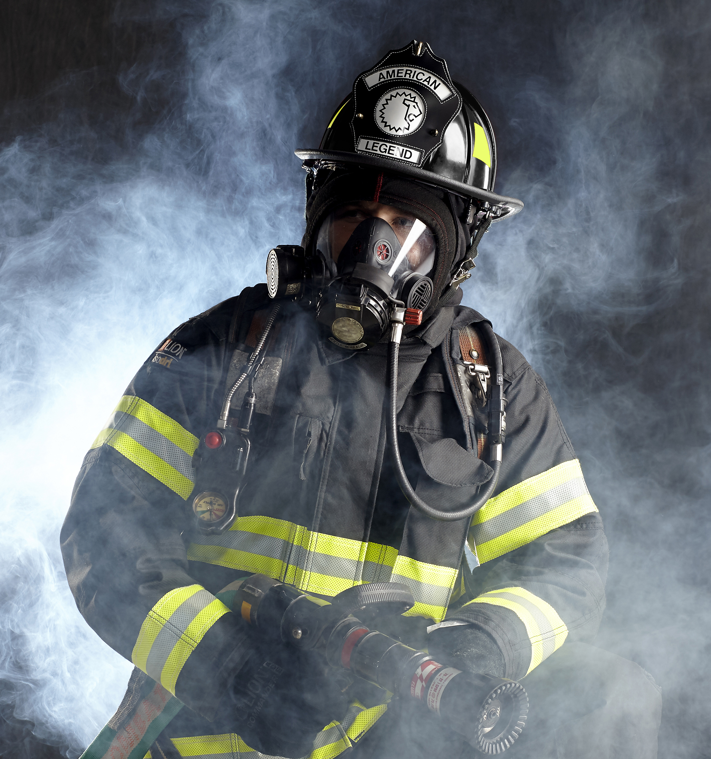 V Force Smoke_bended knee_16_cropped_96ppi